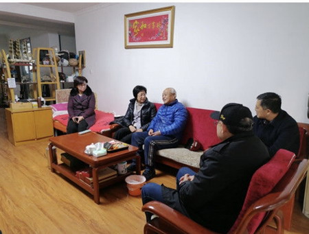 集團(tuán)黨委開(kāi)展走訪(fǎng)慰問(wèn)活動(dòng) 集團(tuán)黨委開(kāi)展走訪(fǎng)慰問(wèn)活動(dòng)