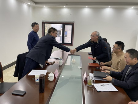 集團(tuán)黨委開(kāi)展走訪(fǎng)慰問(wèn)活動(dòng) 集團(tuán)黨委開(kāi)展走訪(fǎng)慰問(wèn)活動(dòng)