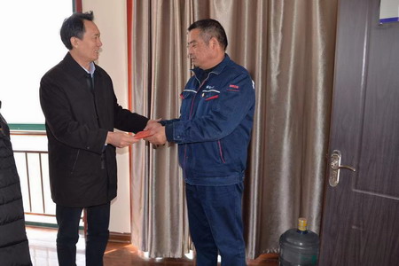 集團(tuán)黨委開(kāi)展走訪(fǎng)慰問(wèn)活動(dòng) 集團(tuán)黨委開(kāi)展走訪(fǎng)慰問(wèn)活動(dòng)