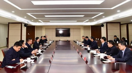 鹽集團黨委書記、董事長章朝陽與淮安市市長陳之常深入洽談推進鹽穴儲油氣庫項目建設,共商“十四五”發(fā)展 鹽集團黨委書記、董事長章朝陽與淮安市市長陳之常深入洽談推進鹽穴儲油氣庫項目建設,共商“十四五”發(fā)展