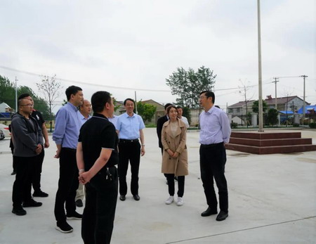 蘇鹽集團(tuán)黨委書記、董事長(zhǎng)章朝陽一行赴濱海縣考察調(diào)研