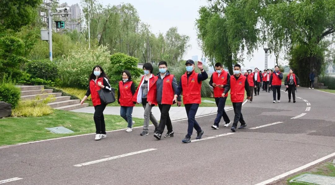 蘇鹽集團舉辦慶“五?一”健步走,代“鹽”健康生活團建活動 蘇鹽集團舉辦慶“五?一”健步走,代“鹽”健康生活團建活動