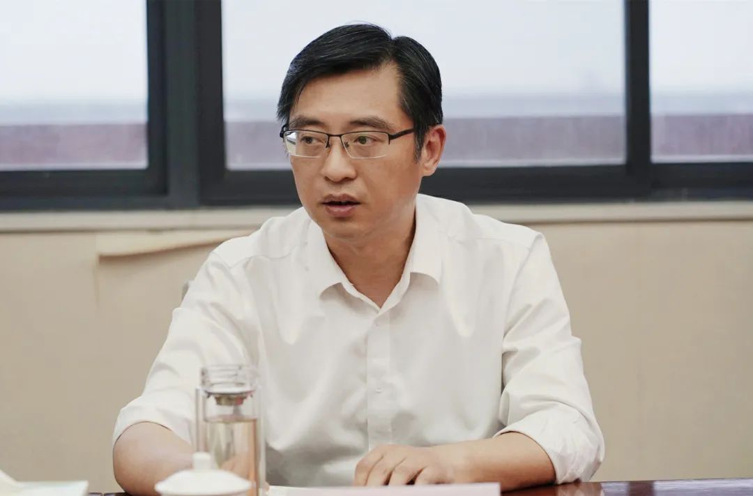 蘇鹽集團(tuán)黨委書(shū)記、董事長(zhǎng)章朝陽(yáng)赴蘇鹽井神公司主持召開(kāi)書(shū)記辦公會(huì) 蘇鹽集團(tuán)黨委書(shū)記、董事長(zhǎng)章朝陽(yáng)赴蘇鹽井神公司主持召開(kāi)書(shū)記辦公會(huì)