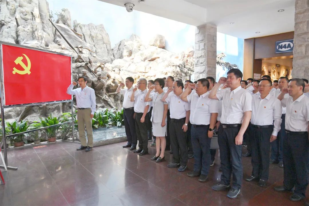 蘇鹽集團(tuán)開展“學(xué)習(xí)鐵軍精神 汲取奮進(jìn)力量”主題黨日活動(dòng) 蘇鹽集團(tuán)開展“學(xué)習(xí)鐵軍精神 汲取奮進(jìn)力量”主題黨日活動(dòng)