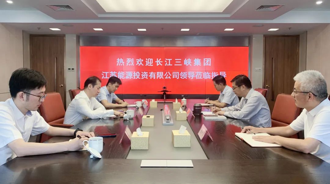 章朝陽會見三峽集團江蘇能源投資公司董事長、總經(jīng)理袁英平 章朝陽會見三峽集團江蘇能源投資公司董事長、總經(jīng)理袁英平