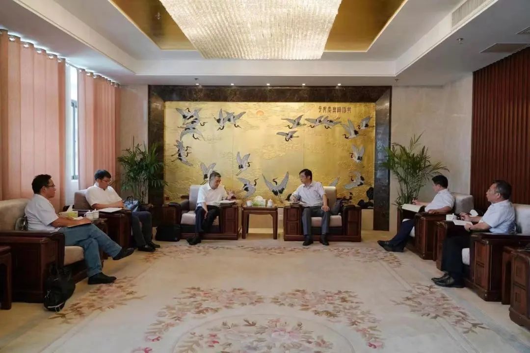 蘇鹽集團黨委書記、董事長章朝陽會見中石油儲氣庫公司執(zhí)行董事、黨委書記熊建嘉 蘇鹽集團黨委書記、董事長章朝陽會見中石油儲氣庫公司執(zhí)行董事、黨委書記熊建嘉