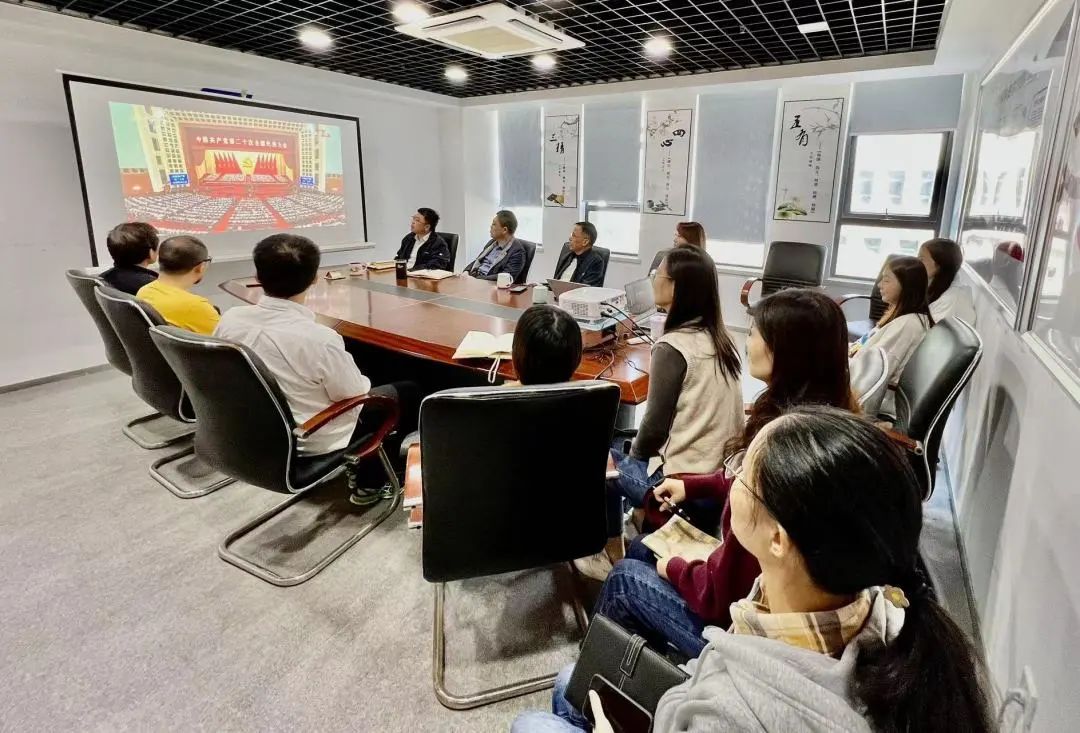 蘇鹽集團(tuán)黨委認(rèn)真組織收聽收看黨的二十大開幕盛況 蘇鹽集團(tuán)黨委認(rèn)真組織收聽收看黨的二十大開幕盛況