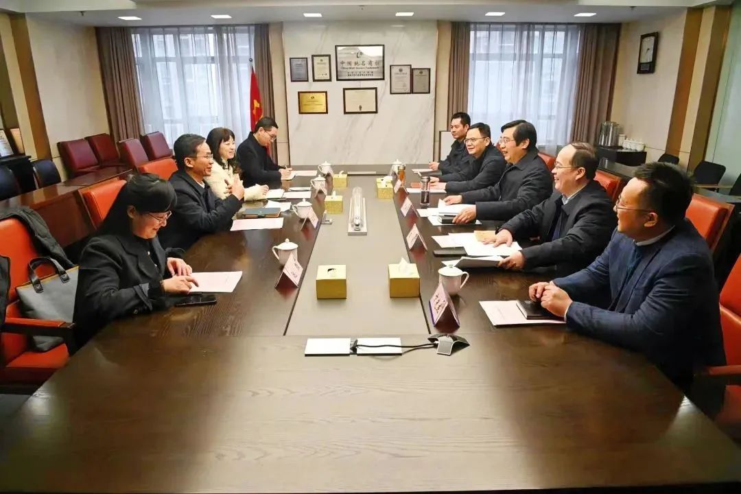 省國(guó)資委領(lǐng)導(dǎo)陳金池一行蒞臨蘇鹽集團(tuán)調(diào)研指導(dǎo)工作 省國(guó)資委領(lǐng)導(dǎo)陳金池一行蒞臨蘇鹽集團(tuán)調(diào)研指導(dǎo)工作