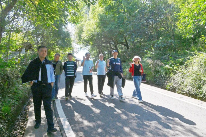 欣賞自然風(fēng)光 暢享團(tuán)隊溫馨|蘇鹽集團(tuán)舉辦職工秋游活動 欣賞自然風(fēng)光 暢享團(tuán)隊溫馨|蘇鹽集團(tuán)舉辦職工秋游活動