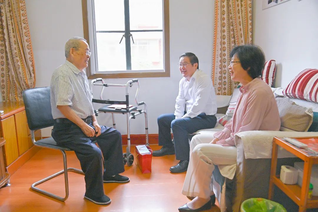 蘇鹽集團(tuán)黨委開展國慶前走訪慰問活動 蘇鹽集團(tuán)黨委開展國慶前走訪慰問活動