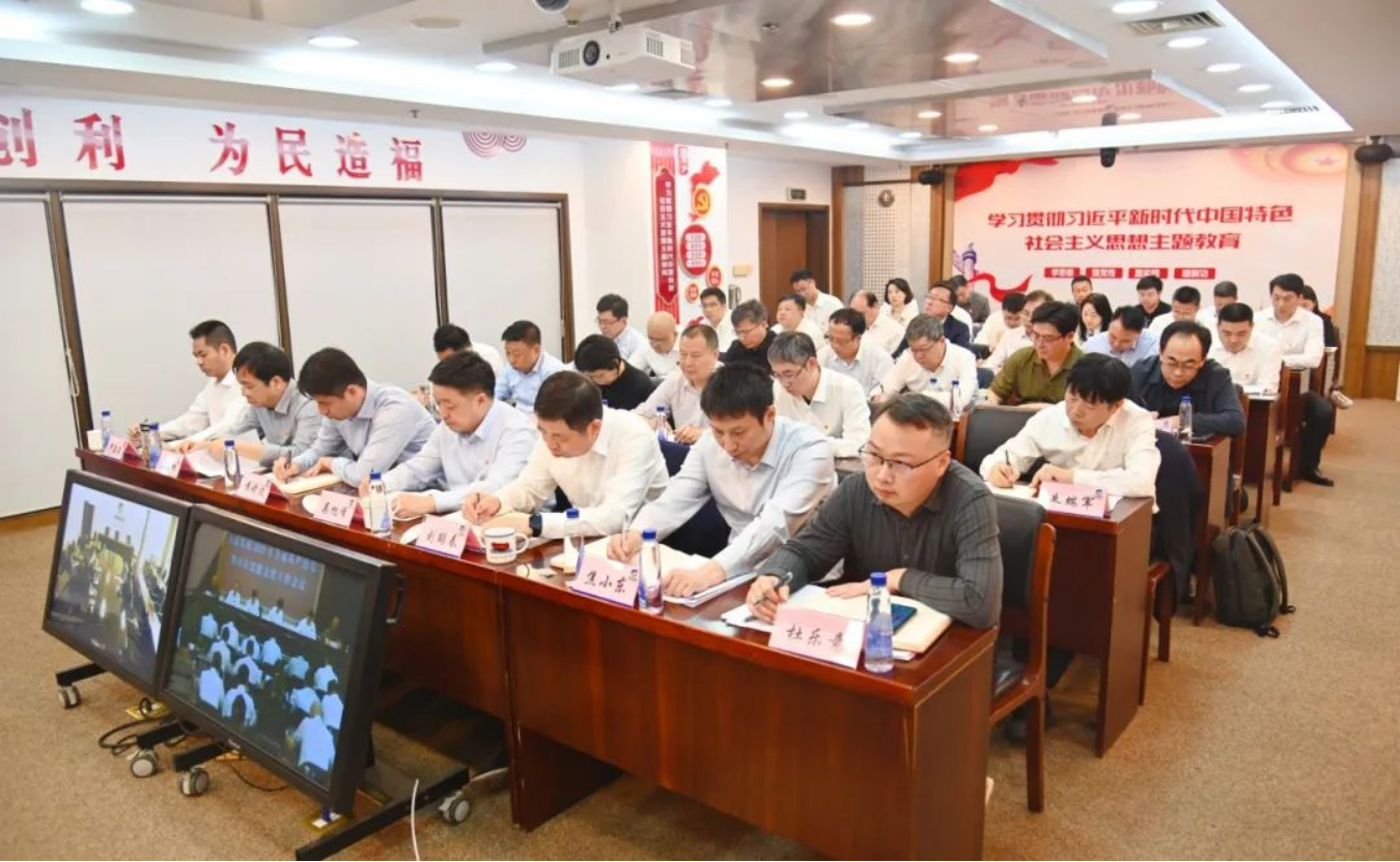 蘇鹽集團(tuán)召開(kāi)2025年全面從嚴(yán)治黨暨宣傳思想文化工作會(huì)議 蘇鹽集團(tuán)召開(kāi)2025年全面從嚴(yán)治黨暨宣傳思想文化工作會(huì)議