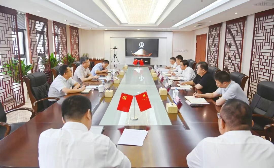 省國(guó)資委副主任、黨委委員勾鳳誠(chéng)到蘇鹽集團(tuán)調(diào)研